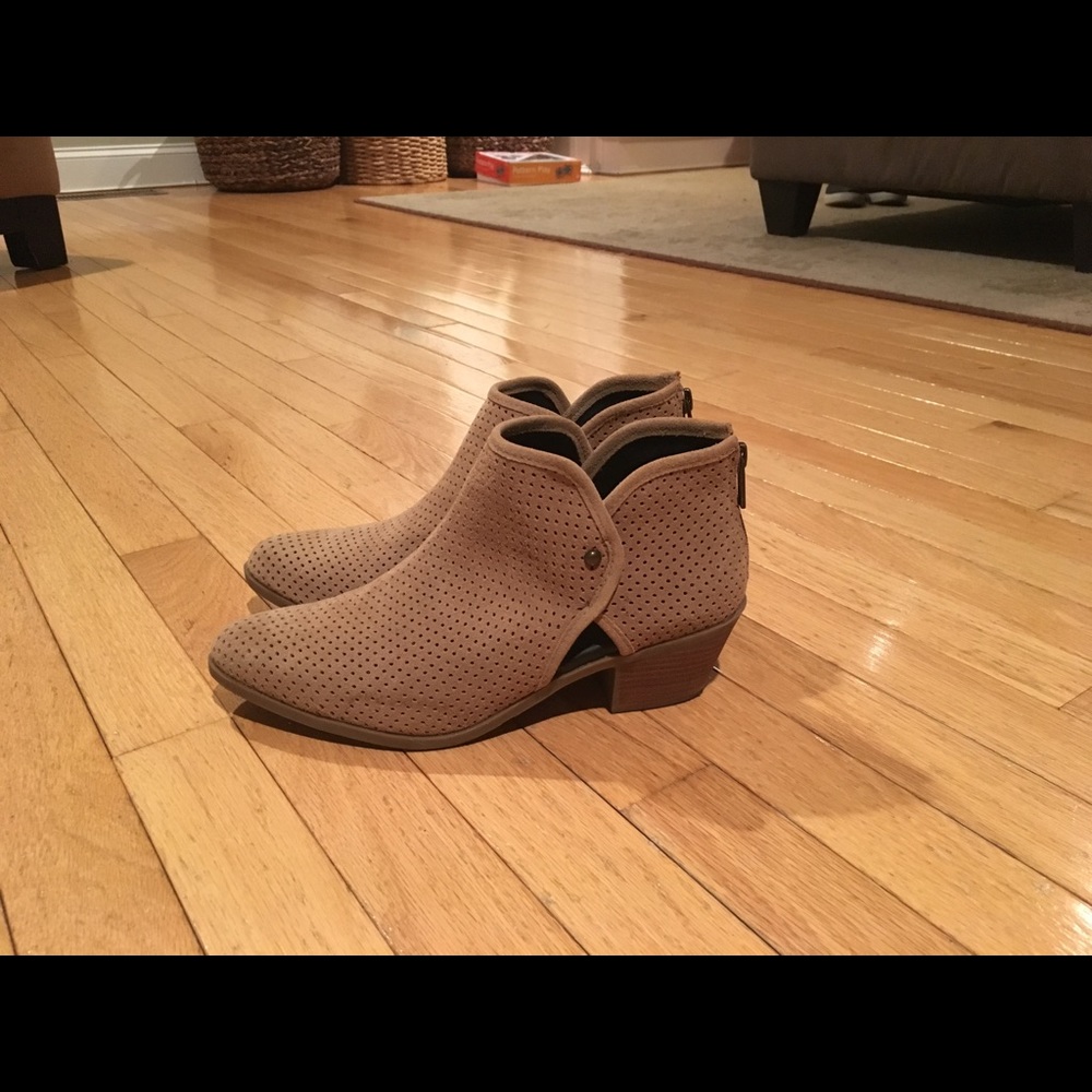 Adam Tucker by Me Too booties. Size 9.